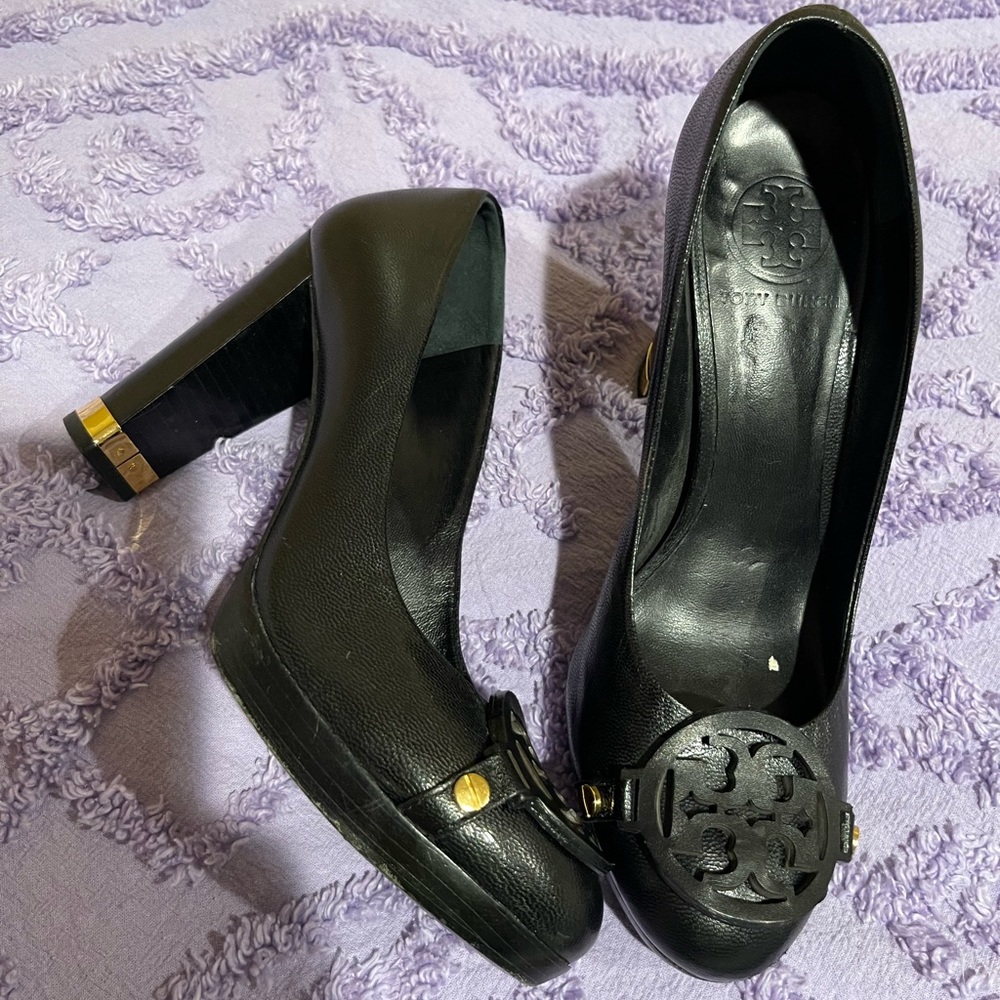 Tory Burch Black Patent Leather Pumps